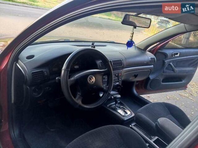 Красный Фольксваген Пассат, объемом двигателя 1.78 л и пробегом 280 тыс. км за 3999 $, фото 20 на Automoto.ua