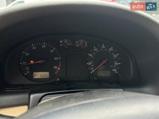 Красный Фольксваген Пассат, объемом двигателя 1.8 л и пробегом 216 тыс. км за 3700 $, фото 23 на Automoto.ua