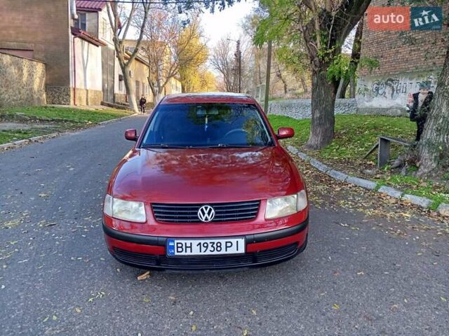 Красный Фольксваген Пассат, объемом двигателя 1.78 л и пробегом 280 тыс. км за 3999 $, фото 5 на Automoto.ua