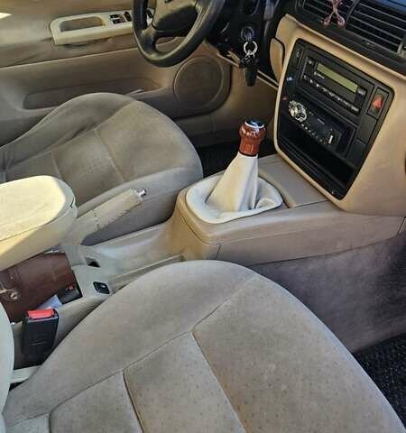 Красный Фольксваген Пассат, объемом двигателя 1.8 л и пробегом 360 тыс. км за 2900 $, фото 3 на Automoto.ua