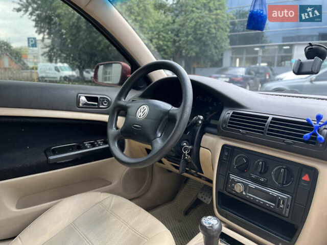 Красный Фольксваген Пассат, объемом двигателя 1.8 л и пробегом 216 тыс. км за 3700 $, фото 15 на Automoto.ua