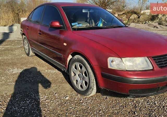 Красный Фольксваген Пассат, объемом двигателя 1.8 л и пробегом 360 тыс. км за 2900 $, фото 5 на Automoto.ua