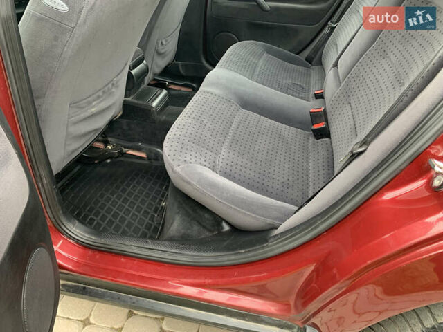 Красный Фольксваген Пассат, объемом двигателя 1.6 л и пробегом 213 тыс. км за 3550 $, фото 8 на Automoto.ua