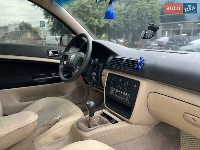 Красный Фольксваген Пассат, объемом двигателя 1.8 л и пробегом 216 тыс. км за 3700 $, фото 9 на Automoto.ua