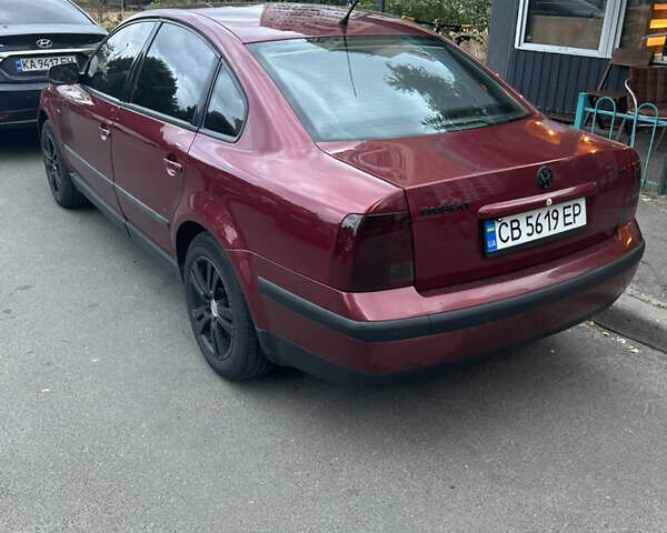 Красный Фольксваген Пассат, объемом двигателя 1.8 л и пробегом 378 тыс. км за 3490 $, фото 2 на Automoto.ua