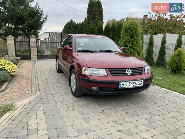 Красный Фольксваген Пассат, объемом двигателя 1.6 л и пробегом 213 тыс. км за 3550 $, фото 1 на Automoto.ua