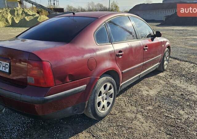 Красный Фольксваген Пассат, объемом двигателя 1.8 л и пробегом 360 тыс. км за 2900 $, фото 1 на Automoto.ua