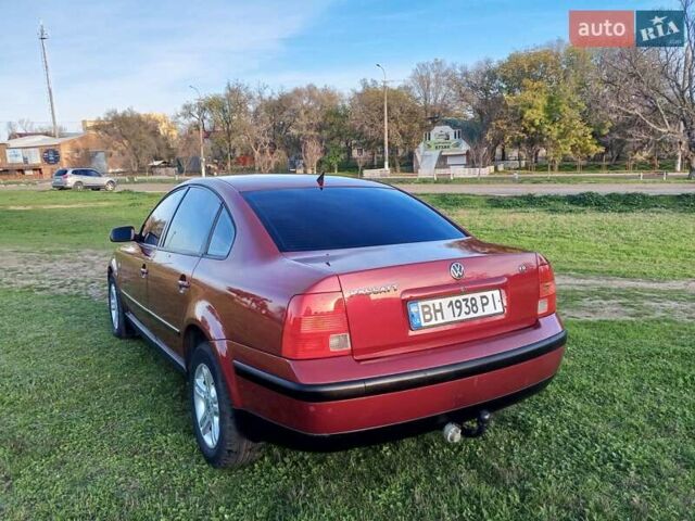 Красный Фольксваген Пассат, объемом двигателя 1.78 л и пробегом 280 тыс. км за 3999 $, фото 4 на Automoto.ua