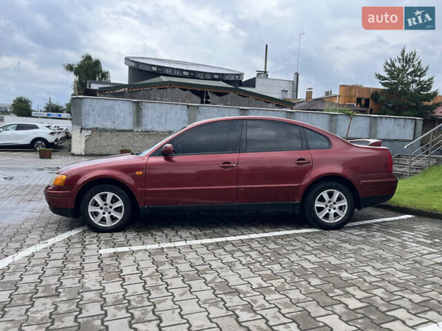 Красный Фольксваген Пассат, объемом двигателя 1.8 л и пробегом 216 тыс. км за 3700 $, фото 2 на Automoto.ua