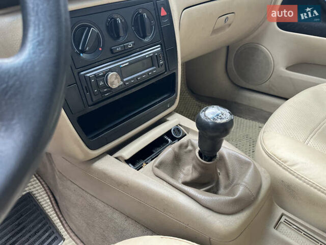 Красный Фольксваген Пассат, объемом двигателя 1.8 л и пробегом 216 тыс. км за 3700 $, фото 24 на Automoto.ua