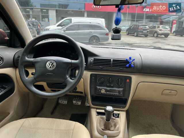 Красный Фольксваген Пассат, объемом двигателя 1.8 л и пробегом 216 тыс. км за 3700 $, фото 20 на Automoto.ua