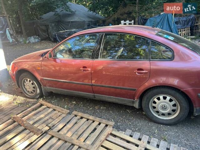 Червоний Фольксваген Пассат, об'ємом двигуна 1.6 л та пробігом 393 тис. км за 3700 $, фото 2 на Automoto.ua