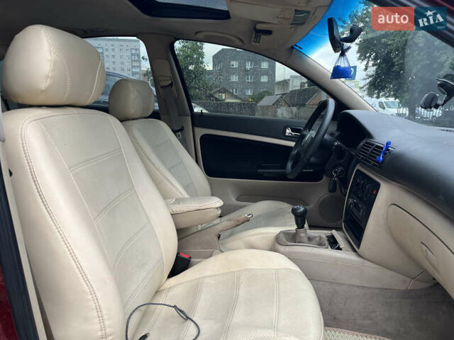 Красный Фольксваген Пассат, объемом двигателя 1.8 л и пробегом 216 тыс. км за 3700 $, фото 11 на Automoto.ua