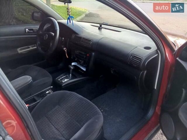 Красный Фольксваген Пассат, объемом двигателя 1.78 л и пробегом 280 тыс. км за 3999 $, фото 17 на Automoto.ua