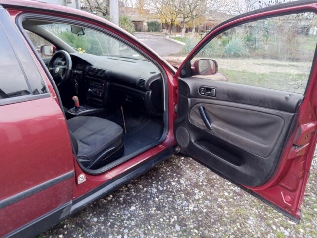 Красный Фольксваген Пассат, объемом двигателя 1.8 л и пробегом 520 тыс. км за 1900 $, фото 10 на Automoto.ua