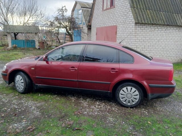 Красный Фольксваген Пассат, объемом двигателя 1.8 л и пробегом 520 тыс. км за 1900 $, фото 1 на Automoto.ua