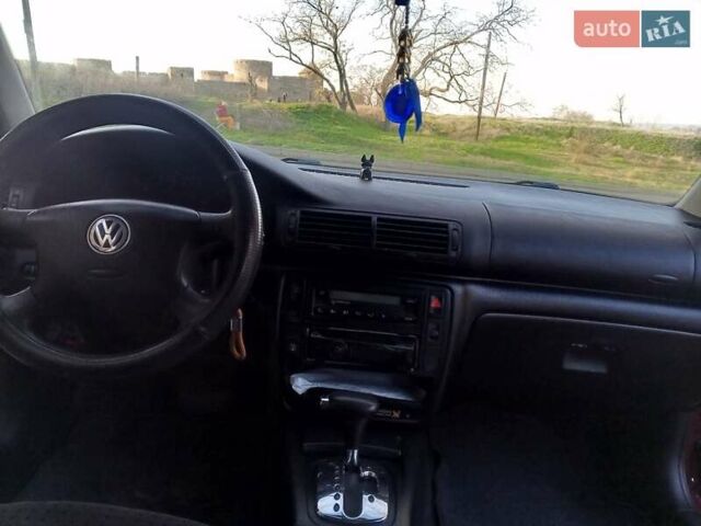 Красный Фольксваген Пассат, объемом двигателя 1.78 л и пробегом 280 тыс. км за 3999 $, фото 22 на Automoto.ua