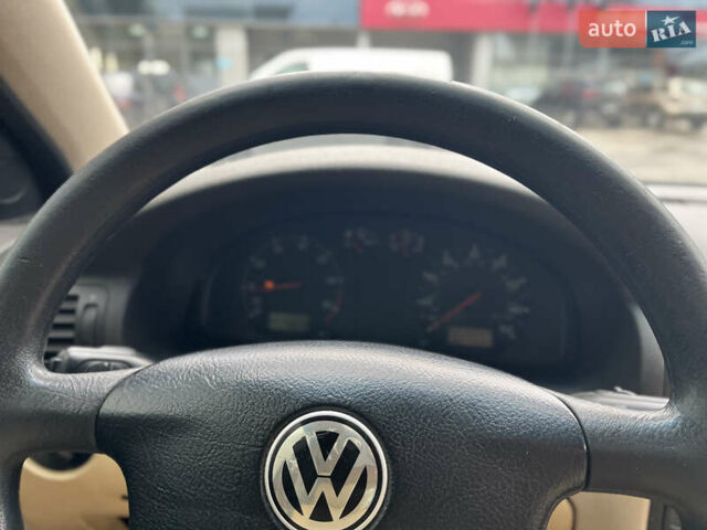 Красный Фольксваген Пассат, объемом двигателя 1.8 л и пробегом 216 тыс. км за 3700 $, фото 14 на Automoto.ua