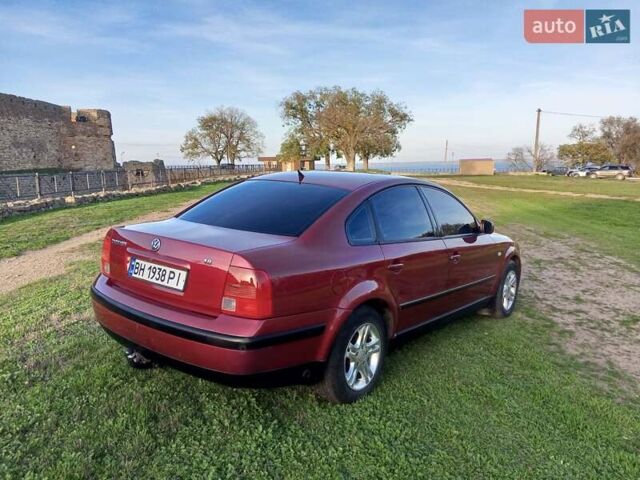 Красный Фольксваген Пассат, объемом двигателя 1.78 л и пробегом 280 тыс. км за 3999 $, фото 3 на Automoto.ua