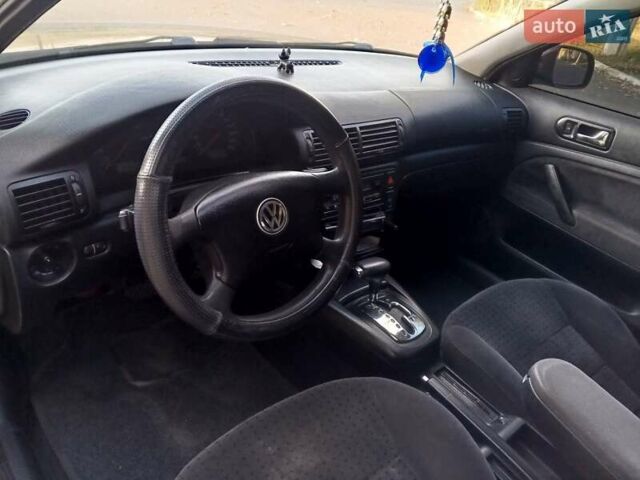 Красный Фольксваген Пассат, объемом двигателя 1.78 л и пробегом 280 тыс. км за 3999 $, фото 23 на Automoto.ua