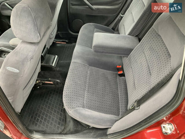 Красный Фольксваген Пассат, объемом двигателя 1.6 л и пробегом 213 тыс. км за 3550 $, фото 11 на Automoto.ua