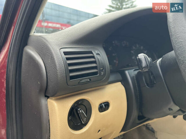 Красный Фольксваген Пассат, объемом двигателя 1.8 л и пробегом 216 тыс. км за 3700 $, фото 22 на Automoto.ua