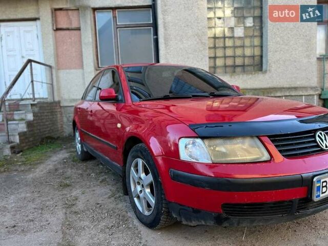 Красный Фольксваген Пассат, объемом двигателя 1.8 л и пробегом 290 тыс. км за 3150 $, фото 4 на Automoto.ua