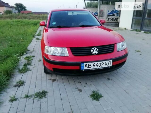 Красный Фольксваген Пассат, объемом двигателя 1.78 л и пробегом 320 тыс. км за 3500 $, фото 4 на Automoto.ua