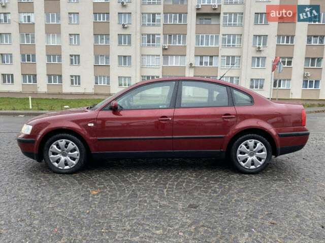 Красный Фольксваген Пассат, объемом двигателя 1.8 л и пробегом 246 тыс. км за 3299 $, фото 8 на Automoto.ua