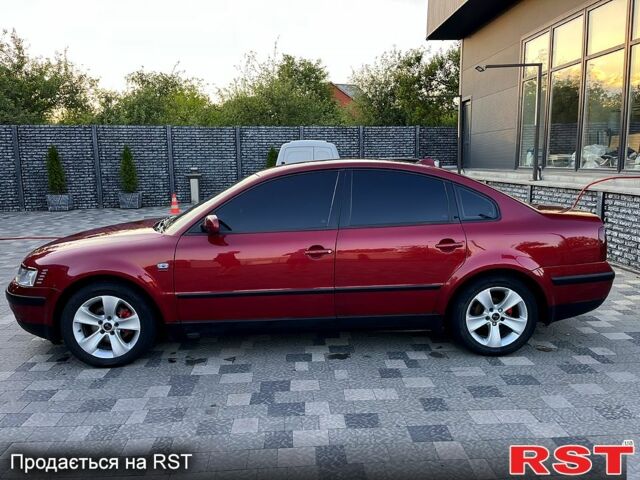 Красный Фольксваген Пассат, объемом двигателя 1.6 л и пробегом 225 тыс. км за 5000 $, фото 4 на Automoto.ua