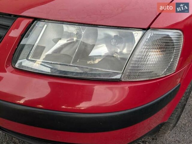 Красный Фольксваген Пассат, объемом двигателя 1.6 л и пробегом 231 тыс. км за 4200 $, фото 15 на Automoto.ua