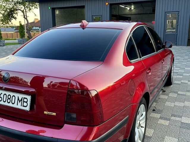 Красный Фольксваген Пассат, объемом двигателя 1.6 л и пробегом 225 тыс. км за 5000 $, фото 3 на Automoto.ua