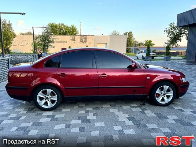 Красный Фольксваген Пассат, объемом двигателя 1.6 л и пробегом 225 тыс. км за 5000 $, фото 8 на Automoto.ua