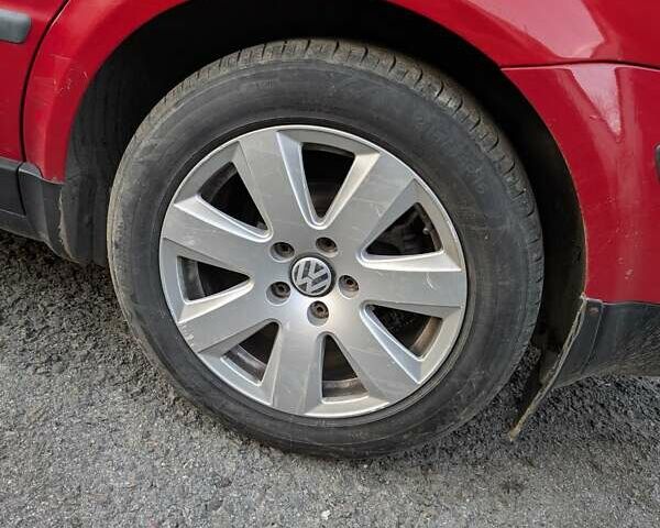 Красный Фольксваген Пассат, объемом двигателя 1.6 л и пробегом 231 тыс. км за 4200 $, фото 2 на Automoto.ua