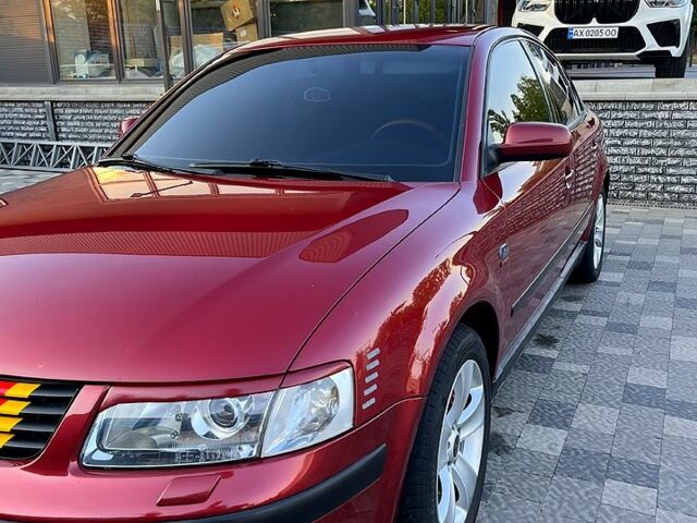Красный Фольксваген Пассат, объемом двигателя 1.6 л и пробегом 225 тыс. км за 5000 $, фото 5 на Automoto.ua