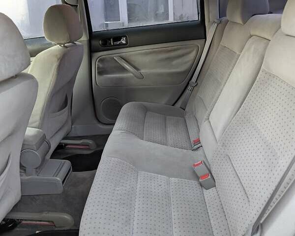 Красный Фольксваген Пассат, объемом двигателя 1.6 л и пробегом 231 тыс. км за 4200 $, фото 7 на Automoto.ua