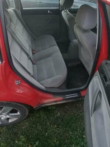 Красный Фольксваген Пассат, объемом двигателя 1.6 л и пробегом 200 тыс. км за 4100 $, фото 6 на Automoto.ua