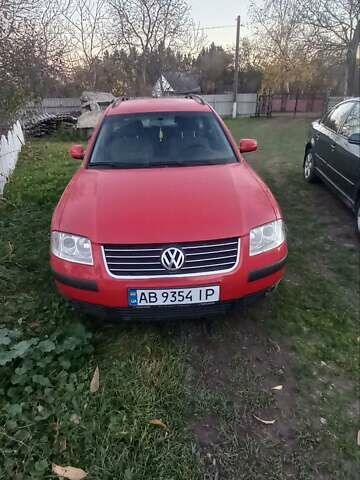 Красный Фольксваген Пассат, объемом двигателя 1.6 л и пробегом 200 тыс. км за 4100 $, фото 1 на Automoto.ua