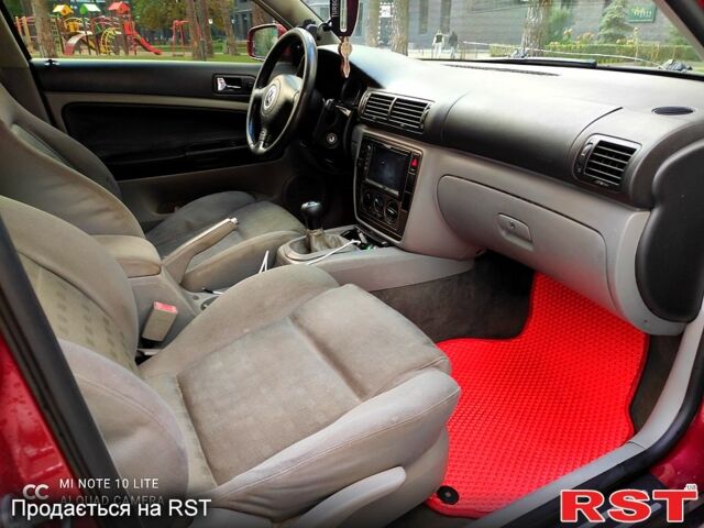 Червоний Фольксваген Пассат, об'ємом двигуна 1.6 л та пробігом 250 тис. км за 3900 $, фото 10 на Automoto.ua