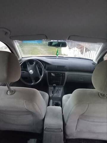 Красный Фольксваген Пассат, объемом двигателя 1.6 л и пробегом 200 тыс. км за 4100 $, фото 7 на Automoto.ua