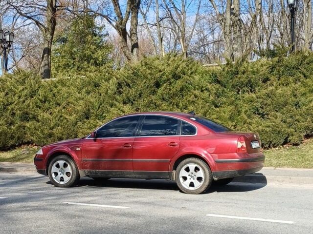 Красный Фольксваген Пассат, объемом двигателя 2 л и пробегом 316 тыс. км за 5500 $, фото 1 на Automoto.ua