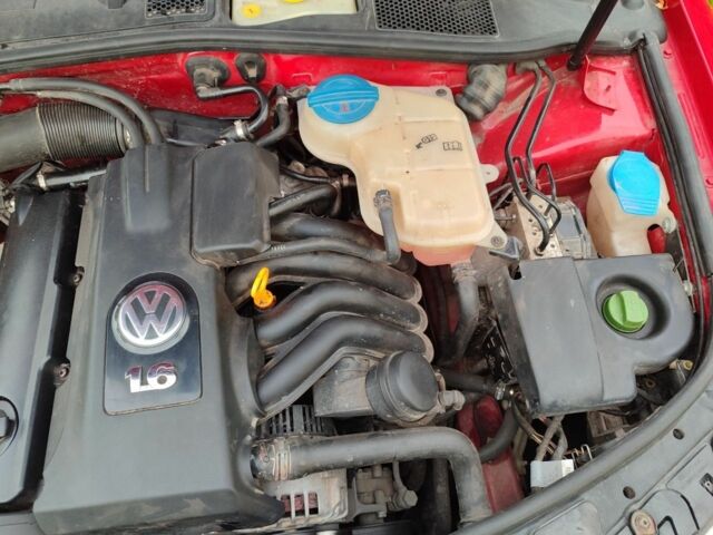 Красный Фольксваген Пассат, объемом двигателя 1.6 л и пробегом 225 тыс. км за 4300 $, фото 10 на Automoto.ua