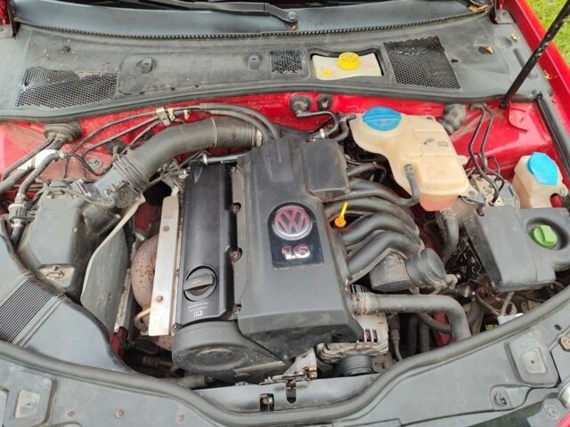 Красный Фольксваген Пассат, объемом двигателя 1.6 л и пробегом 225 тыс. км за 4300 $, фото 11 на Automoto.ua