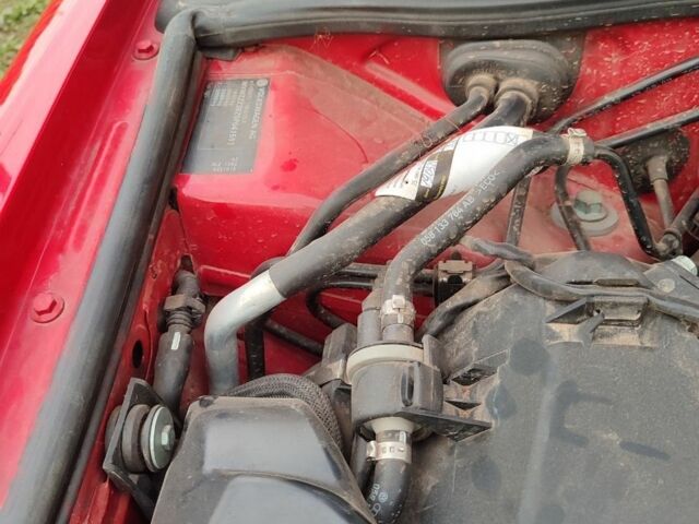 Красный Фольксваген Пассат, объемом двигателя 1.6 л и пробегом 225 тыс. км за 4300 $, фото 13 на Automoto.ua