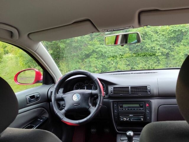 Красный Фольксваген Пассат, объемом двигателя 1.6 л и пробегом 225 тыс. км за 4300 $, фото 6 на Automoto.ua