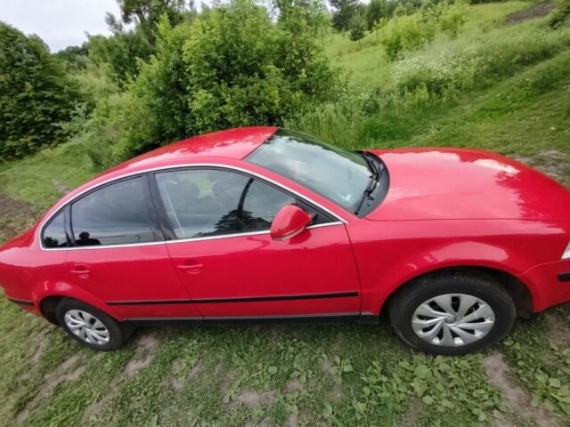 Красный Фольксваген Пассат, объемом двигателя 1.6 л и пробегом 225 тыс. км за 4300 $, фото 3 на Automoto.ua