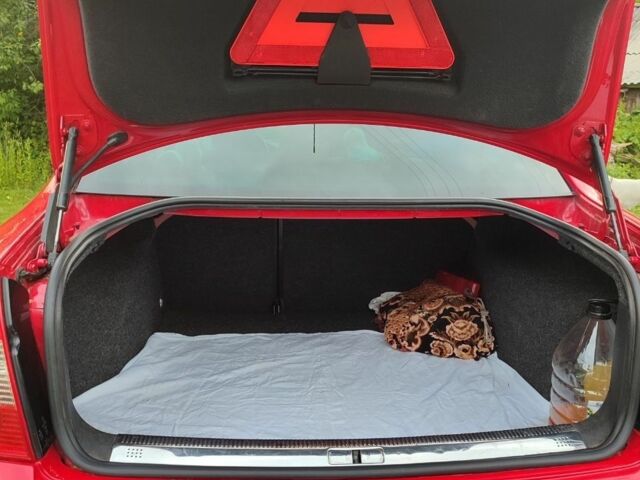 Красный Фольксваген Пассат, объемом двигателя 1.6 л и пробегом 225 тыс. км за 4300 $, фото 7 на Automoto.ua