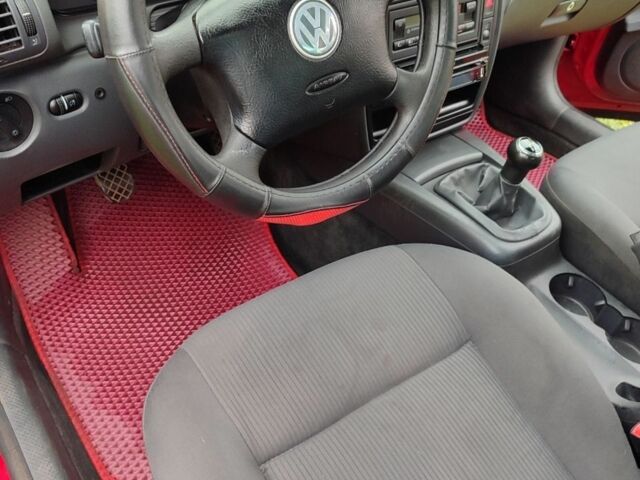 Красный Фольксваген Пассат, объемом двигателя 1.6 л и пробегом 225 тыс. км за 4300 $, фото 5 на Automoto.ua