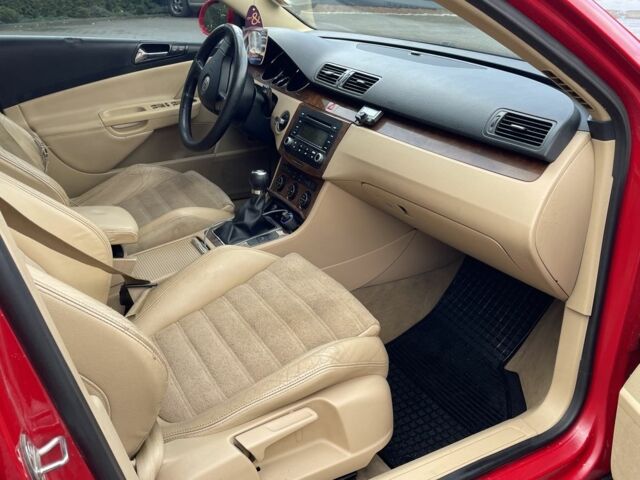 Красный Фольксваген Пассат, объемом двигателя 1.9 л и пробегом 300 тыс. км за 5000 $, фото 14 на Automoto.ua