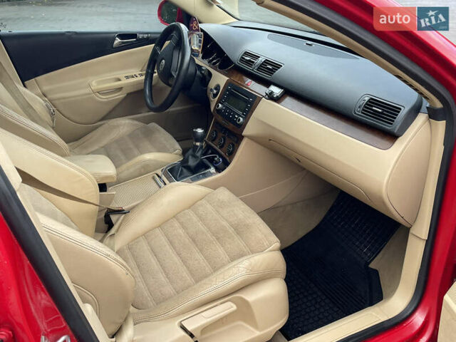 Красный Фольксваген Пассат, объемом двигателя 1.9 л и пробегом 308 тыс. км за 5000 $, фото 45 на Automoto.ua